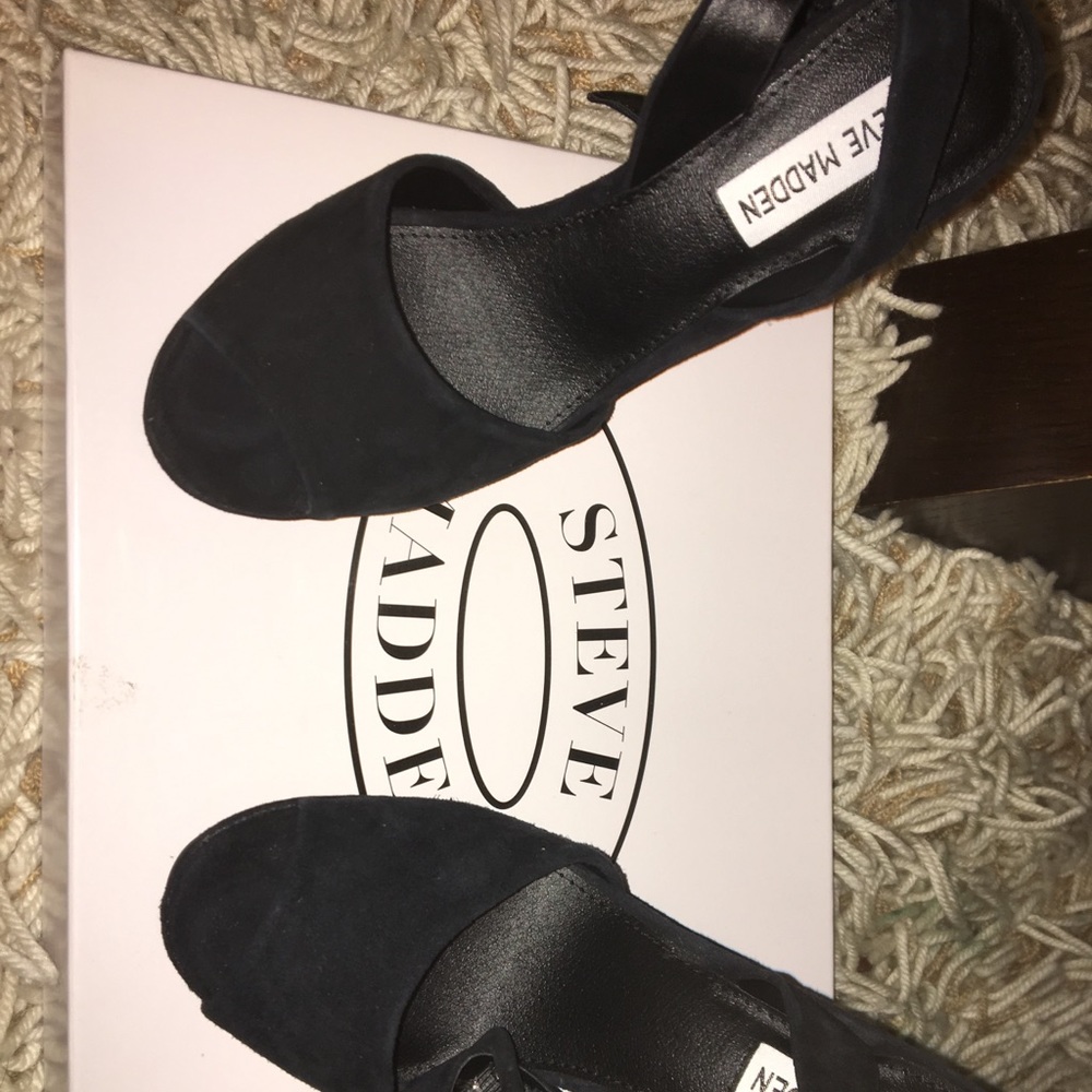 Shoes - Picture 4 of 5